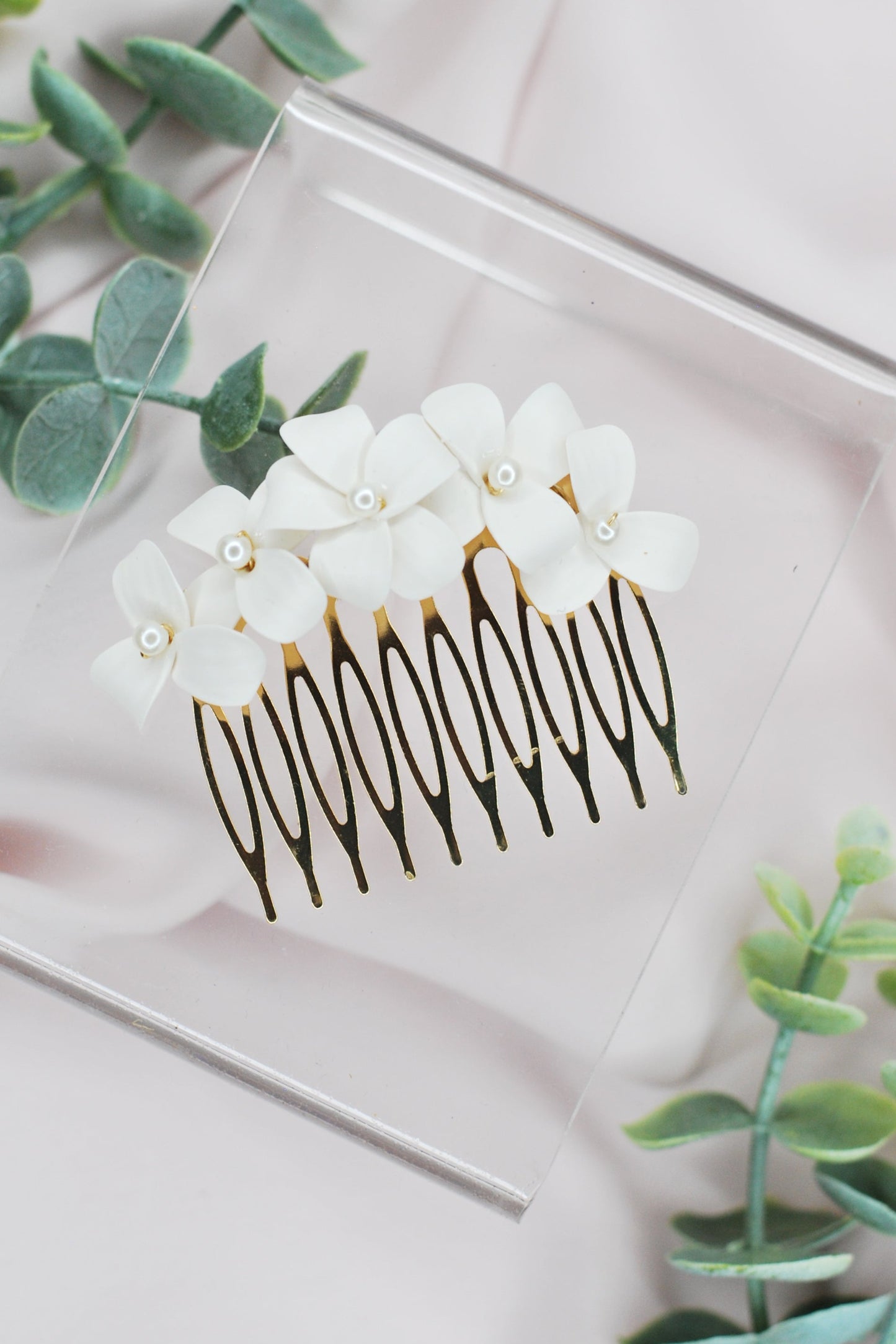 White Flower and Pearl Hair Comb