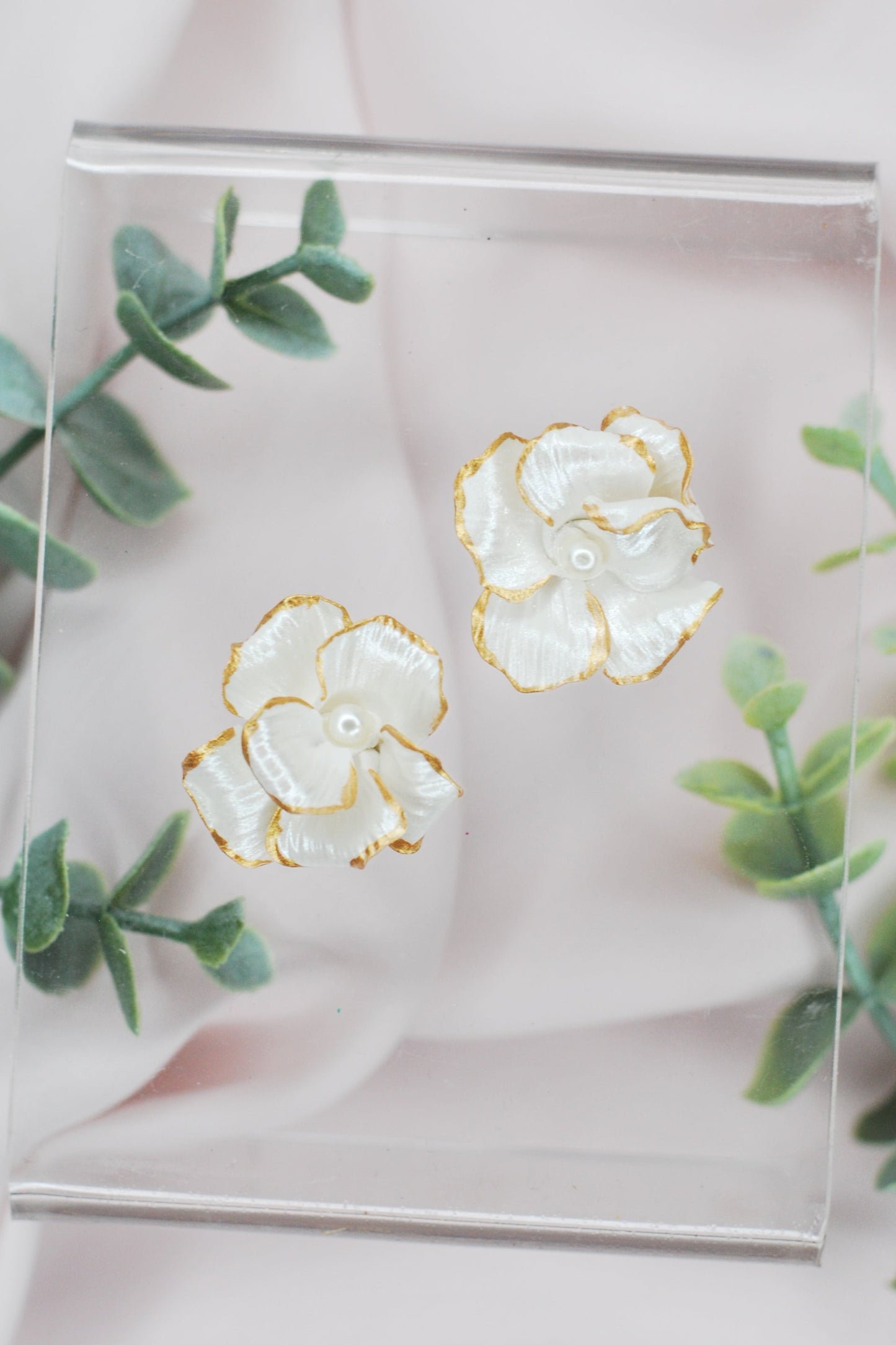 Pearl Flower with Gold Trim Stud