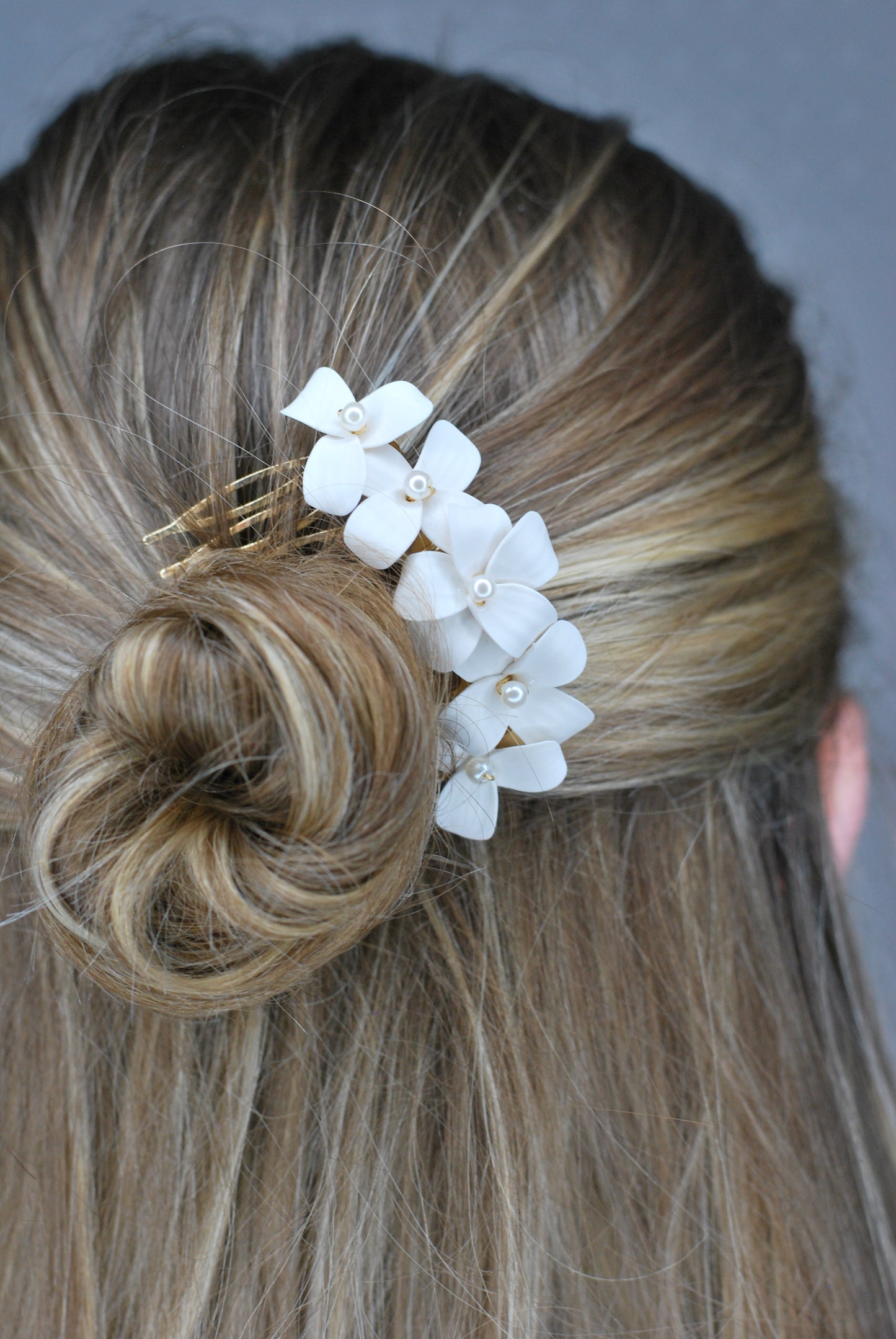 White Flower and Pearl Hair Comb